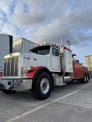 Heavy Duty Tow - Dependable heavy-duty towing when you need it most—ABN Towing has the equipment and expertise to handle big jobs safely and efficiently. Trust us to get you back on the road, no matter the size! Heavy Duty Tow - Dependable heavy-duty towing when you need it most—ABN Towing has the equipment and expertise to handle big jobs safely and efficiently. Trust us to get you back on the road, no matter the size!