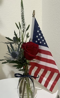 Fourth of July simple bud vase - Made a pack of 6 for an event easily mix in with the buffet tables ! Under $100 Fourth of July simple bud vase - Made a pack of 6 for an event easily mix in with the buffet tables ! Under $100