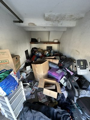 Garage Clean Out - Here are some before and after pictures of a Garage Clean Out! We cover all of Los Angeles County and Orange County. Garage Clean Out - Here are some before and after pictures of a Garage Clean Out! We cover all of Los Angeles County and Orange County.