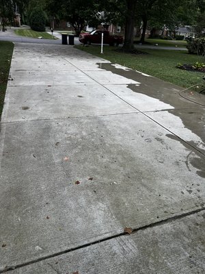 Driveway in Indianapolis - This driveway was dirty with stains! We got it all cleaned up and a very satisfied customer!
