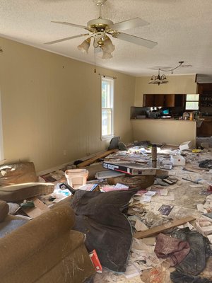 Abandoned home clean out. - Abandoned home clean out, ready for renovations.