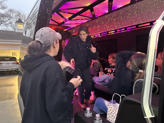 Party Style sprinter limo - Call Vip Ridez for your group Travel. We are Specialized in providing top notch Limousine services in the state of Illinois. We have Black Sedan, Black Suvs, Strech Limousine, Party and executive Sprinter and party Buses.