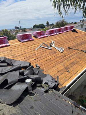 Roof Repair - Quality Residential and Commercial Roofing Solutions
Your roof protects your biggest investment and your family, but poor roof performance could mean mold, structural problems and interior damage. Have AG Roofing Inc. nip it in the bud before it becomes a problem with repairs, maintenance or replacement. We've provided quality roofing repairs for home and business owners of San Diego, Del Mar, CA & surrounding areas for decades, always recommending the best and most cost-effective solutions to give clients a roof that's built to last.
From combating damage caused by storms and wind to leaks and total roof replacements, AG Roofing's team of professionals will provide prompt and effective service to give you the best protection. Keep your structure sound with maintenance and repair by AG Roofing Inc.! Roof Repair - Quality Residential and Commercial Roofing Solutions
Your roof protects your biggest investment and your family, but poor roof performance could mean mold, structural problems and interior damage. Have AG Roofing Inc. nip it in the bud before it becomes a problem with repairs, maintenance or replacement. We've provided quality roofing repairs for home and business owners of San Diego, Del Mar, CA & surrounding areas for decades, always recommending the best and most cost-effective solutions to give clients a roof that's built to last.
From combating damage caused by storms and wind to leaks and total roof replacements, AG Roofing's team of professionals will provide prompt and effective service to give you the best protection. Keep your structure sound with maintenance and repair by AG Roofing Inc.!