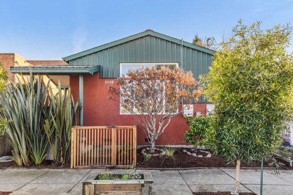 1042 Dwight, Berkeley Cutie - This small put charming home was built in 2013 and sits in the middle of the sweetest most walkable neighborhood of central Berkeley. In prep for listing this home we painted the interior with Benjamin Moore's White Dove, refinished the maple floors, replaced a few tired light fixtures, built a small gate in front, cleaned up the yard front and back and staged with one of my favorite, local stagers. The response was fantastic! The open houses were mobbed and we received 3 excellent offers!
