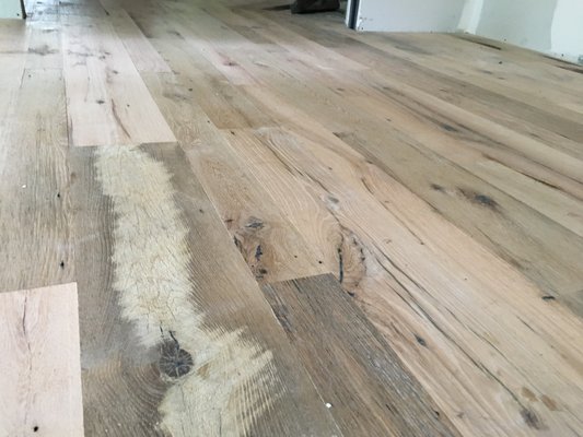 Reclaimed Oak flooring with Bona Traffic Hd - This reclaimed wood oak flooring was installed in an older Chicago house, we used a few different boards widths/sizes and finished it with Bona Traffic HD commercial grade water-based floor finish Reclaimed Oak flooring with Bona Traffic Hd - This reclaimed wood oak flooring was installed in an older Chicago house, we used a few different boards widths/sizes and finished it with Bona Traffic HD commercial grade water-based floor finish