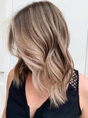 Lissett Toro - Hi! My name is Lissett and I’ve been doing hair for 6-7 years in Florida! I recently moved to LA and am so excited to meet my new clients here. I specialize in low-maintenance balayage and dimensional blondes! Here’s my portfolio of my work!