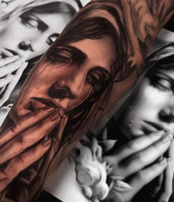 Black and Grey Work! - At Sanctum Tattoo Co. , we pride ourselves on delivering masterful black and gray tattoos that captivate and inspire. Our talented artists specialize in creating stunning, detail-rich pieces using various shading techniques that bring life to every tattoo. From realistic portraits and intricate designs to bold, abstract artwork, we’re dedicated to crafting pieces that reflect our clients’ unique visions.
Whether you’re after a minimalist piece or a full-sleeve masterpiece, our artists skillfully use the depth and contrast of black and gray ink to produce timeless and elegant tattoos that age beautifully. Visit us for a consultation, and let’s bring your ideas to life in striking black and gray. Black and Grey Work! - At Sanctum Tattoo Co. , we pride ourselves on delivering masterful black and gray tattoos that captivate and inspire. Our talented artists specialize in creating stunning, detail-rich pieces using various shading techniques that bring life to every tattoo. From realistic portraits and intricate designs to bold, abstract artwork, we’re dedicated to crafting pieces that reflect our clients’ unique visions.
Whether you’re after a minimalist piece or a full-sleeve masterpiece, our artists skillfully use the depth and contrast of black and gray ink to produce timeless and elegant tattoos that age beautifully. Visit us for a consultation, and let’s bring your ideas to life in striking black and gray.