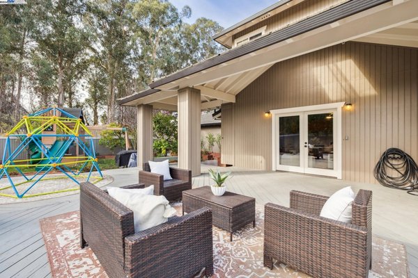 Interior / Exterior Home Painting - 650-868-7223 - Looking to refresh your home’s look? Global Painting & Decoration specializes in stunning, high-quality residential interior and exterior painting services across the Bay Area. With a focus on precision and quality, we offer a full range of painting options, from custom color matching and stain finishes to glazing, faux finishes, and cabinet refinishing. Whether you’re dreaming of a bold new interior or a refreshed exterior, our skilled team, backed by over 20 years of experience, will bring your vision to life with care and expertise.

Call us today at 650-868-7223 to schedule your consultation and see how we can make your home look its best!