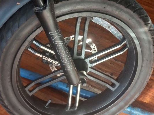 fixing a flat tire in a electric bike. - we change the inner tube in a electric bike, be patient electric bikes are heavy, but we will do a great job is you give us some time. fixing a flat tire in a electric bike. - we change the inner tube in a electric bike, be patient electric bikes are heavy, but we will do a great job is you give us some time.