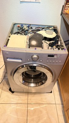 Repair of the drain pump of an LG washing machine. - Repair of the drain pump of an LG washing machine.