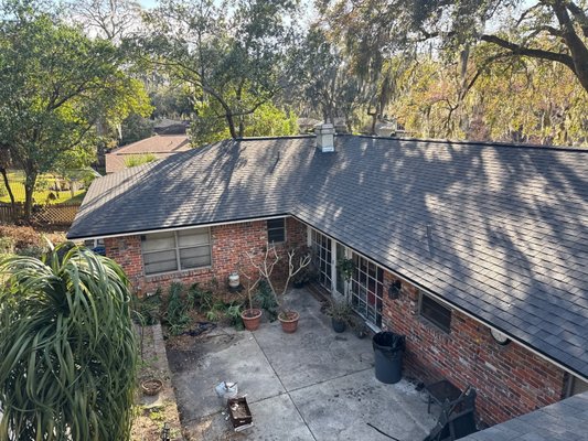 Roof Replacement & Repair - Complete tear-offs and re-roofs in shingle, metal, and tile — installed to manufacturer spec so your warranty actually holds.

Leaks, missing shingles, flashing failures, and wear caught early — fixed fast before they become an interior problem.
