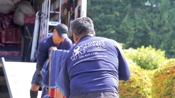 Octopus Movers Services! - We offer full service moving, packing & transporting. We value taking extra care of our customers belongings from start to finish and aim to help in any way we can to ease any worries during some of the most stressful times like moving. Our goal is to assist YOU in your project and moving needs, to provide a smooth transition from beginning to end. We have high ratings because of the work we do, and offer a fair competitive value for more than what you get, which is our genuine personal care, detail and attention to handling and transporting the personal belongings of those we are entrusted to do the job for! Octopus Movers Services! - We offer full service moving, packing & transporting. We value taking extra care of our customers belongings from start to finish and aim to help in any way we can to ease any worries during some of the most stressful times like moving. Our goal is to assist YOU in your project and moving needs, to provide a smooth transition from beginning to end. We have high ratings because of the work we do, and offer a fair competitive value for more than what you get, which is our genuine personal care, detail and attention to handling and transporting the personal belongings of those we are entrusted to do the job for!