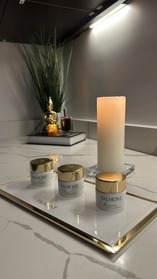 Eyes on Skin Spa - Eyes on Skin by Paula Aradi provides guests with a relaxing experience while delivering the highest level of technical expertise and impeccable guest service.

The mission of Eyes on Skin is to bring a European standards of excellence to all clients who enter our doors.