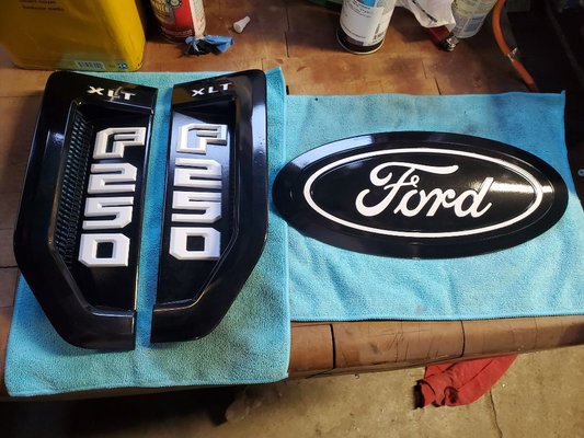 2018 F250 custom emblems - 2018 F250 custom painted front and rear emblems, side fender badges and mirror caps 2018 F250 custom emblems - 2018 F250 custom painted front and rear emblems, side fender badges and mirror caps