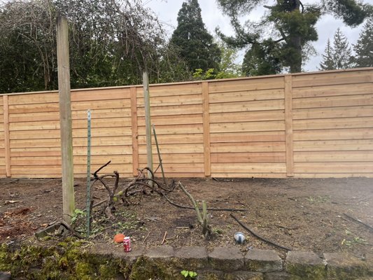 7’ Cedar Board on Board Fence - This beautiful fence was done in Tigard Oregon, 7’ Board on Board Cedar Fence, no gaps between board, %100 privacy. 7’ Cedar Board on Board Fence - This beautiful fence was done in Tigard Oregon, 7’ Board on Board Cedar Fence, no gaps between board, %100 privacy.
