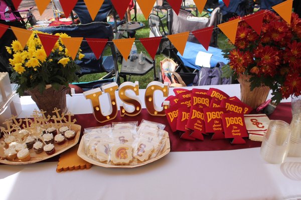 USC Homecoming tailgate - This USC alumni group showed up at the tailgate and everything was ready to go. They came on a party bus and were able to keep the party rolling! Food drinks, and lots of fun!
The best part for the group was once they were done. They walked away, and everything was cleaned up and put away for them. USC Homecoming tailgate - This USC alumni group showed up at the tailgate and everything was ready to go. They came on a party bus and were able to keep the party rolling! Food drinks, and lots of fun!
The best part for the group was once they were done. They walked away, and everything was cleaned up and put away for them.