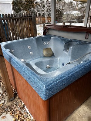 Hot tub removal - This hot tube had been around for 20 years. After sitting there and not being used for quite some time the homeowners decided it was time for it to go. Hot tub removal - This hot tube had been around for 20 years. After sitting there and not being used for quite some time the homeowners decided it was time for it to go.