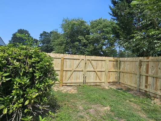 6ft Dog-ear - 6ft High Dog-ear privacy with a double and single gate installed on same line. 6ft Dog-ear - 6ft High Dog-ear privacy with a double and single gate installed on same line.