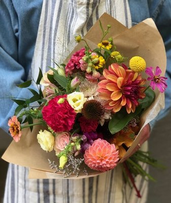 NOW HIRING - Cameron & Fairbanks has been working in the community creating beautiful arrangements since 2012. Currently looking for an experienced florist with an eye for design! Must be available Tuesday through Saturday and eager to learn. An experienced eye for design is needed to create beautiful arrangements for every occasion. Will be working closely with Mary Ellen who is also the owner so will need to be open to feedback and coaching to provide the best service possible.