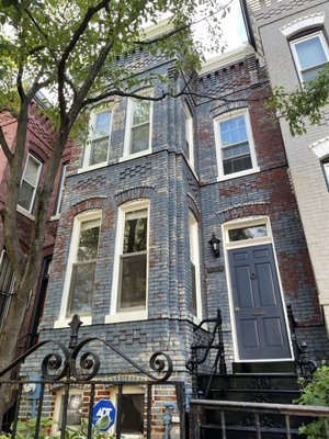Front facade re-pointing project to include caulking and painting windows. - Historic Building Repointing 100% Service:
Our historic building repointing service is designed to restore the structural integrity and aesthetic value of older masonry by carefully removing deteriorated mortar and replacing it with a high-quality, historically accurate mortar. We specialize in maintaining the original character of historic structures while ensuring their preservation for future generations.