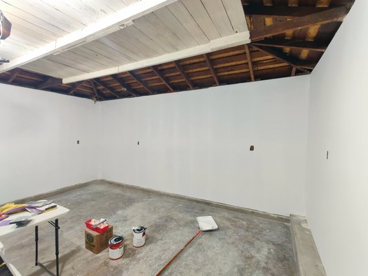 Installation and painting drywall on the garage wall - Installation and painting drywall on the garage wall