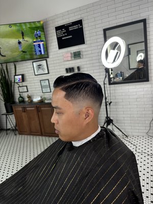 Men’s haircut - A precision skin fade that starts down to the skin and blends seamlessly into the top for a clean, sharp appearance. Finished with clean edges and attention to detail for a long-lasting, fresh look. Men’s haircut - A precision skin fade that starts down to the skin and blends seamlessly into the top for a clean, sharp appearance. Finished with clean edges and attention to detail for a long-lasting, fresh look.