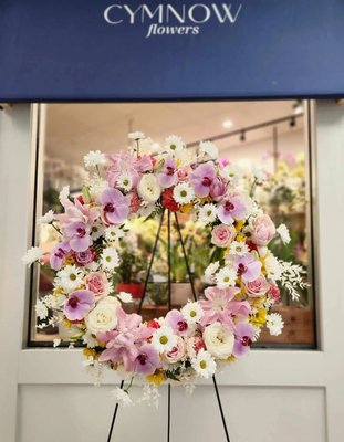 CYMNOW FLOWERS FUNERAL DESGINS - Our sympathy and funeral arrangements are designed using out highest quality flowers.