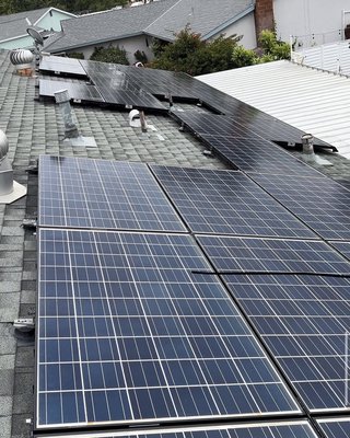 Solar panels cleaned - Everyone who owns solar panels should regularly have them washed, every 2-4 months. Depending on weather conditions! Solar panels cleaned - Everyone who owns solar panels should regularly have them washed, every 2-4 months. Depending on weather conditions!