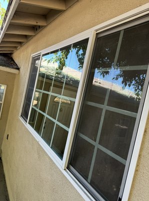 Cleaning service - Cleaning service windows clean in / out too