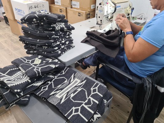 Cutting & Sewing Production - Cut and Sew Zipper bags Cutting & Sewing Production - Cut and Sew Zipper bags