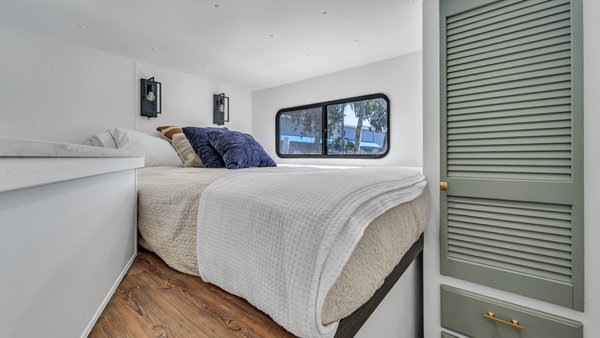 Newly Renovated: 46' 6 Sleeper River Time - The first of many houseboat renovations -- River Time is fully refreshed and ready to welcome you to the St. Johns River! Enjoy the new look, upgraded supplies, and appliances!