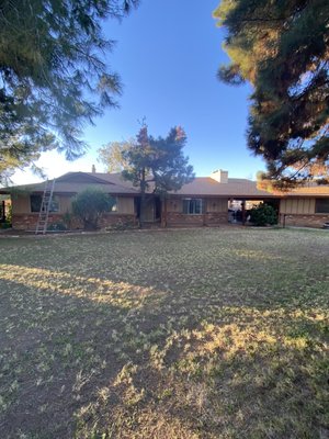 New shingles out in Gilbert, White Fence Farms. Went from an old desert tan color to Sedona Canyon color. - New shingles out in Gilbert, White Fence Farms neighborhood. 2 layers. Went from Desert Tan to a Sedona Canyon color. New shingles out in Gilbert, White Fence Farms. Went from an old desert tan color to Sedona Canyon color. - New shingles out in Gilbert, White Fence Farms neighborhood. 2 layers. Went from Desert Tan to a Sedona Canyon color.