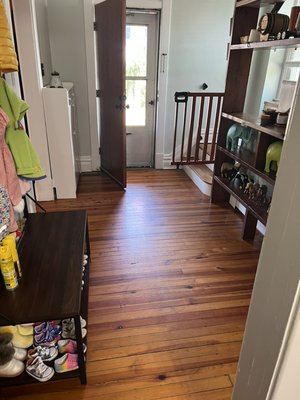 Reoccurring house cleaning. - This home is a reoccurring job that I do biweekly. Very deep cleaning details and very nice customer.