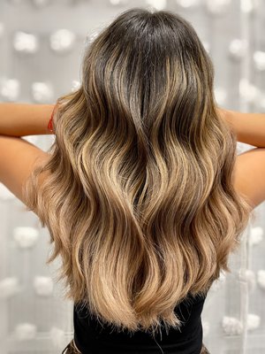 New Client - Full Balayage (Foilayage Technique) - New client came in for a full balayage.
We foiled her up to the gods and blended the solid blonde ends into the roots to give dimension! New Client - Full Balayage (Foilayage Technique) - New client came in for a full balayage.
We foiled her up to the gods and blended the solid blonde ends into the roots to give dimension!