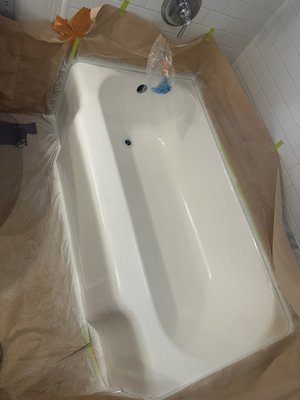 Reglazing a bathtub - Reglazing a customers bathtub Reglazing a bathtub - Reglazing a customers bathtub