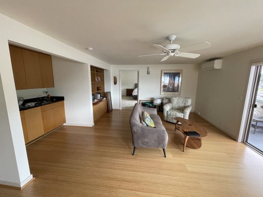 Interior - Meydenbauer Bay Condo - This condo near the Meydenbauer park was painted in the end of the Summer 2021. Call us today to book your consultation and estimate! Interior - Meydenbauer Bay Condo - This condo near the Meydenbauer park was painted in the end of the Summer 2021. Call us today to book your consultation and estimate!