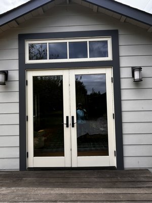 Window and Screen Cleaning - This house was out in healdsburg near a winery, it had dirt around sills and frames, all over glass. We pulled screens, knocked down all the cobwebs, brushed out most the dirt. We used a water fed pole to clean the rest of the trim, frame and glass of the window. For the inside we used the traditional mop and squeegee method. Window and Screen Cleaning - This house was out in healdsburg near a winery, it had dirt around sills and frames, all over glass. We pulled screens, knocked down all the cobwebs, brushed out most the dirt. We used a water fed pole to clean the rest of the trim, frame and glass of the window. For the inside we used the traditional mop and squeegee method.