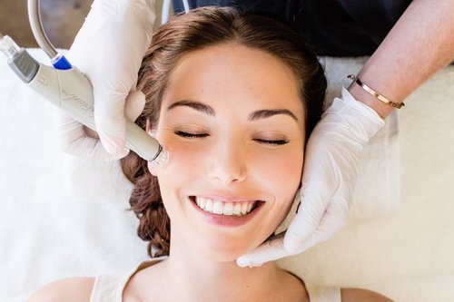 Hydrafacial - Only HydraFacial uses patented technology to cleanse, extract, and hydrate. HydraFacial super serums are made with nourishing ingredients that create an instantly gratifying glow in just 3 steps:
- CLEANSE + PEEL: Uncover a new layer of skin with gentle exfoliation and relaxing resurfacing.
- EXTRACT + HYDRATE: Remove debris from pores with painless suction. Nourish with intense moisturizers that quench skin.
- FUSE + PROTECT: Saturate the skin’s surface with antioxidants and peptides to maximize your glow. Hydrafacial - Only HydraFacial uses patented technology to cleanse, extract, and hydrate. HydraFacial super serums are made with nourishing ingredients that create an instantly gratifying glow in just 3 steps:
- CLEANSE + PEEL: Uncover a new layer of skin with gentle exfoliation and relaxing resurfacing.
- EXTRACT + HYDRATE: Remove debris from pores with painless suction. Nourish with intense moisturizers that quench skin.
- FUSE + PROTECT: Saturate the skin’s surface with antioxidants and peptides to maximize your glow.