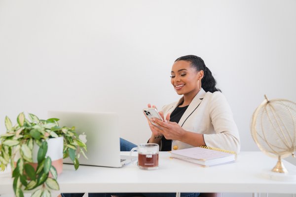 PERSONAL BRANDING - Personal Branding content positions you as an expert in your field and give visual proof to your clients and audience, a custom image that converts into sales and a more authentic trustworthy brand experience.