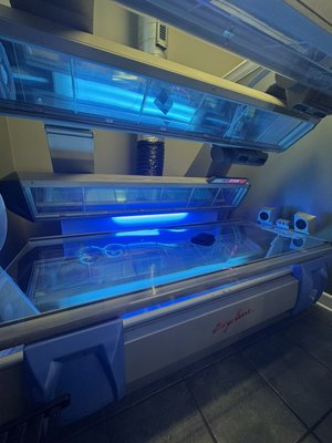 Level 5 Open Sun 1050 - Ergoline Open Sun 1050 is an advanced, high-pressure tanning bed that uses 30 high-pressure UVA and UVB units to create a deep tan. Its "open" design provides a spacious and less claustrophobic experience! Level 5 Open Sun 1050 - Ergoline Open Sun 1050 is an advanced, high-pressure tanning bed that uses 30 high-pressure UVA and UVB units to create a deep tan. Its "open" design provides a spacious and less claustrophobic experience!
