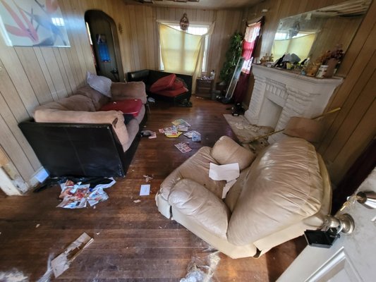 Debris removal - A family called us after their loved one passed away to come clean up the house so they can sell it.