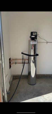 Water Filtration system - The Halo 5 is a whole-house water filtration and conditioning system designed to treat all the water coming into your home.  It uses a multi-stage filtration process — including granular activated carbon, high-activity carbon filter to remove contaminants such as chlorine, chloramines, pesticides, VOCs, heavy metals, odors, and unpleasant tastes.