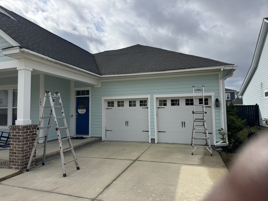 Taking of seamed gutters putting on 6” seamless gutters - Came to a house where a customer was having too much water problems over their garage, came to conclusion to put bigger gutters connect them and now customer is very happy Taking of seamed gutters putting on 6” seamless gutters - Came to a house where a customer was having too much water problems over their garage, came to conclusion to put bigger gutters connect them and now customer is very happy