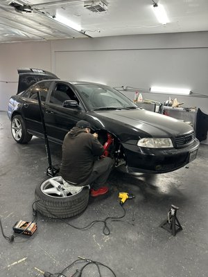 Audi b5 fender rolling - Getting these front fenders dialed save your tires from getting damaged or paint burning off by getting your fenders rolled or shaved after installing new wheels and or spacers to your vehicle