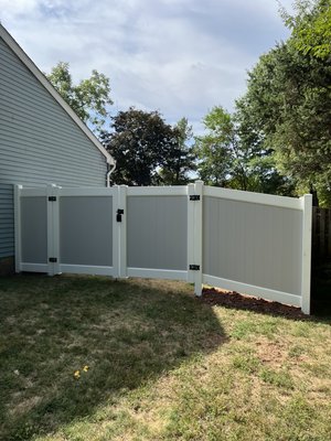 Two tone Vinyl fence Albany style 6’ high gray pickets with with chain link dog run - Two tone Vinyl fence Albany style 6’ high gray pickets with with chain link dog run Two tone Vinyl fence Albany style 6’ high gray pickets with with chain link dog run - Two tone Vinyl fence Albany style 6’ high gray pickets with with chain link dog run