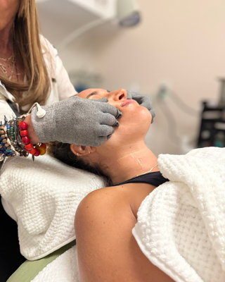 MK Lymphatic Drainage Facial - This gentle treatment encourages the body's natural lymphatic flow, helping reduce fluid retention while improving circulation and supporting healthier, more radiant skin. Clients often leave looking refreshed, sculpted, and glowing. MK Lymphatic Drainage Facial - This gentle treatment encourages the body's natural lymphatic flow, helping reduce fluid retention while improving circulation and supporting healthier, more radiant skin. Clients often leave looking refreshed, sculpted, and glowing.