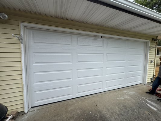 Pilchuck Garage door successfully Garage door replacement in Snohomish WA 06/04/2025 - The old garage door was rotted and all the moving parts need it replacement customer decided for a new garage door and she hired Pilchuck Garage Door for the project.
An other happy customer she gave us a 5 star review on google.