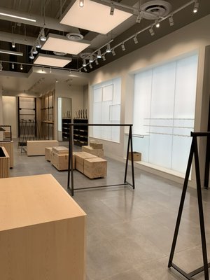 Post Construction Cleaning - This type of cleaning is more intensive than regular commercial cleaning services. It is designed to handle the unique challenges of a construction site. It includes everything from the disposal of construction debris and removing heavy dust, to a final precision cleaning in preparation for the building handover.
