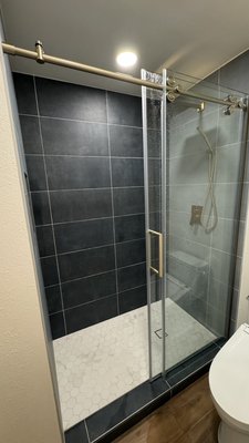 Bathroom Remodeling - bathroom renovation with the addition of a partition wall Bathroom Remodeling - bathroom renovation with the addition of a partition wall