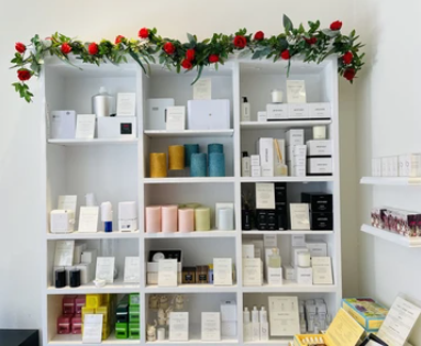 Scent Diffusers - We have a variety of cold mist diffusers to fit every space, from small bedrooms to luxury hotels and more!No space is too big or small for our diffusers! Want something with a bit more flair, our pillar diffusing candle will spark your senses!

A diffusers for any and every space!